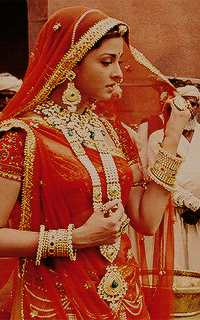 aashiqaanah:Wardrobe: Empress Jodhaa Bai