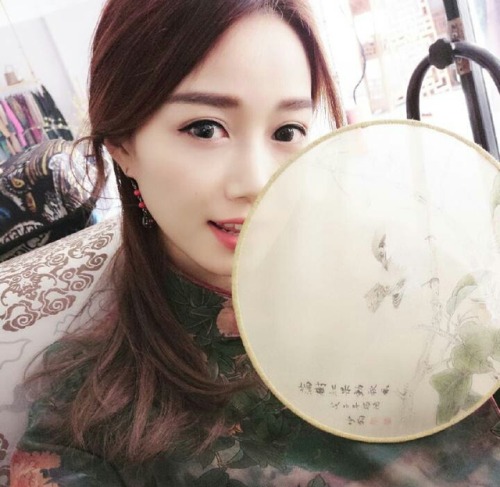 qieuywieoeueu: 母女，你要操妈妈还是女儿