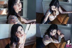 sglovexxx:  Kacy Suicide in Shoelace