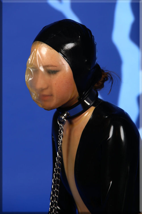 Porn photo 3-holes-2-tits:  glovedandbound:  Breathplay by catsuitmodel