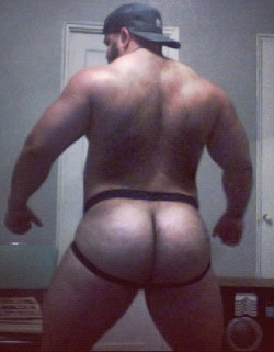 xtonyboy:  thebigbearcave:  strongbears: