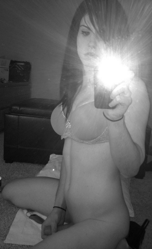 cutiejaneekalindrachan:  Kalindra Chan Black &amp; White 