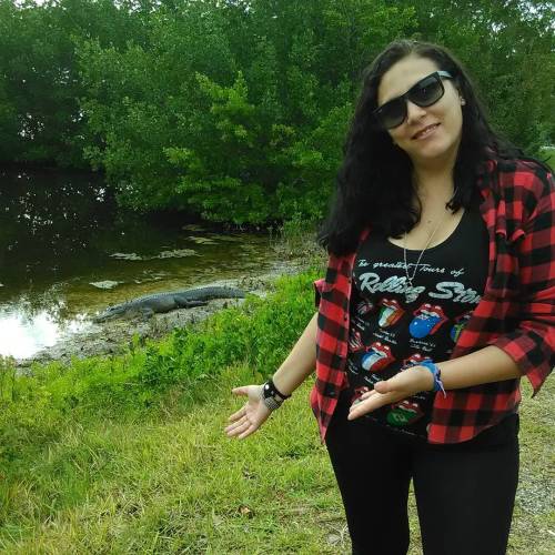 Sister day!!!! Gator adventure!!! Sanibel Island. #sisterday #sundayfunday #florida (at Sanibel Isla