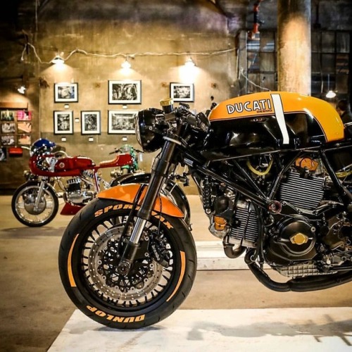 Sex ducatiobsession:  We all love #caferacers pictures