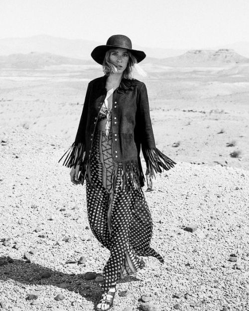 amusesociety:   @frecklesnur in Amuse Society 