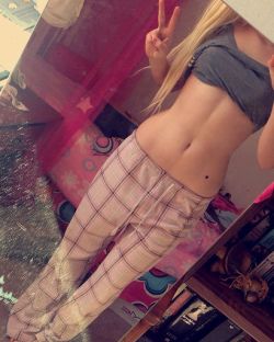 charlottewinslowfitness: charlottewinslowfitness:  Good morning/afternoon everyone 😋 finally getting back to where I was before with my body❤️ Life gets in the way sometimes but that never means you’re a failure 🙂   Send me an ask with your