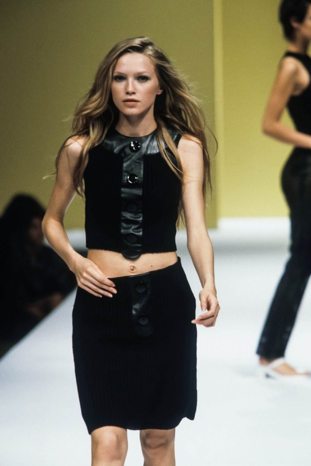 Iceberg - Spring 1996 RTW #fashion#fashion show#iceberg #spring 1996 rtw #1996#icebergspring1996rtw#supermodel#original supermodels#supermodels#rtw#90s style#90s#90s fashion#runway#runway show#model#models#haute couture#couture