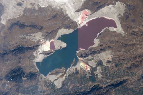 Bi colored lakeAstronaut Randy Bresnik captured this view of Utah’s Great Salt Lake out the windows 