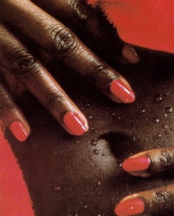 yakihair:  The power of red nails.