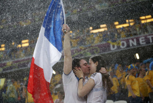 yooo-gehn:  A feel good photo because it’s happening, and a feel bad one because it’s not happening to me.