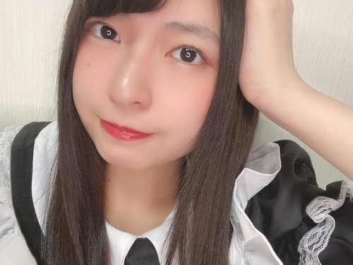 三村妃乃さんのツイート: 18歳も半ばの今日。 SHOWROOMでみんなの要望に答えた結果がこちら。 これができるのもアイドルのいいところだなあ。 (ストレートおろしの方が飾らない感じで個人的には推し