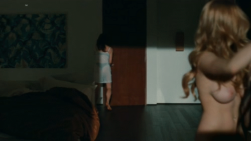 gotcelebsnaked:  Amanda Seyfried - nude in ‘Chloe’ (2009) 