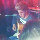 colormenarry-deactivated2015082:              Niall singing Little Things at a pub