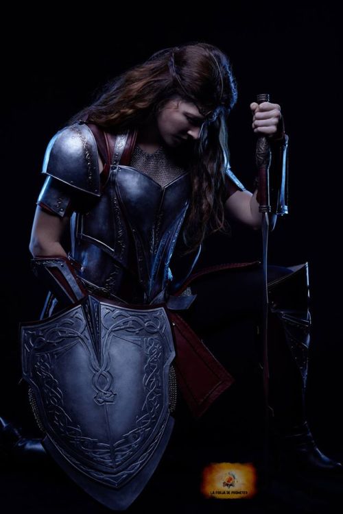 art-of-swords: Sword Photography - Lady Sif Body armor and props: La Forja de Prometeo Headpiece: La