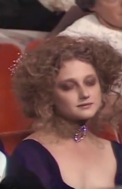 femmequeens:Carol Kane @ The 48th Academy Awards