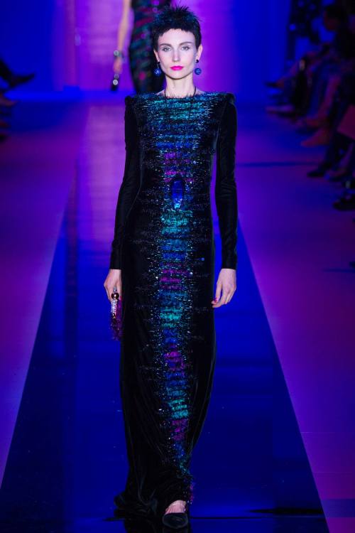 death-by-dior:  modafashioncouture:  Armani Privé A/15 Couture   X 