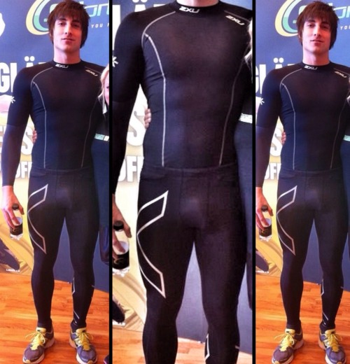 southerncrotch:  Athletic, gorgeous and hung. What more could you want?