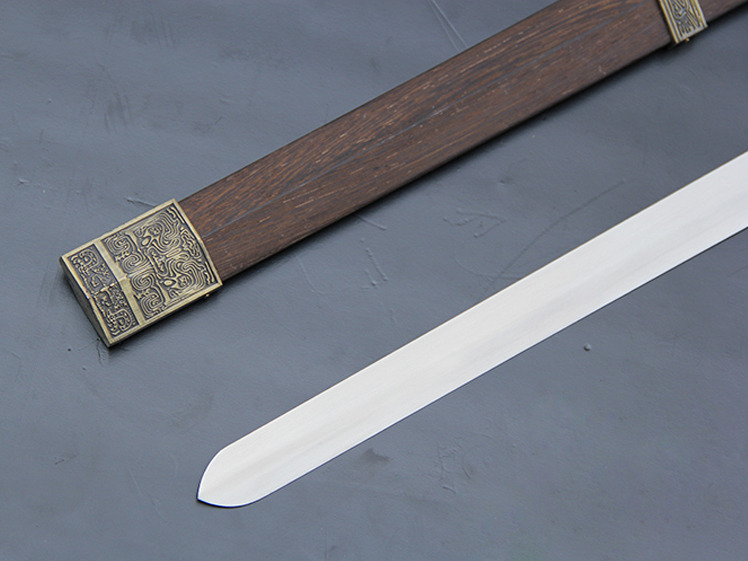 chinesesword:  Classic Chinese Sword Han Dynasty Style  http://www.icnbuys.com/chinese-tai-chi-sword-han-style.htmlReblog,