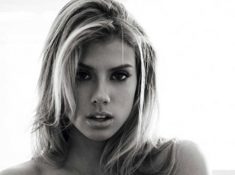 finofilipino:  La moza rubia del día es Charlotte Mckinney. En el Arca de Fino su