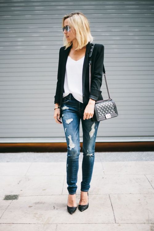 Black blazer with jeans outfits