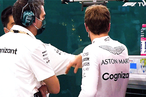 juncosracing:Sebastian Vettel speaking with race engineer Chris Cronin during the red flagged stoppage at the 2021 Saudi Arabian GP
—

for @chriscronin #thank you so very much!!!!!  #all my dreams have come true 🥰 #sebastian vettel#chris cronin#jun matsuzaki #saudi arabian gp 2021  #i constantly thank god for fireproofs  #gosh......... #vettin #thoughts to think!