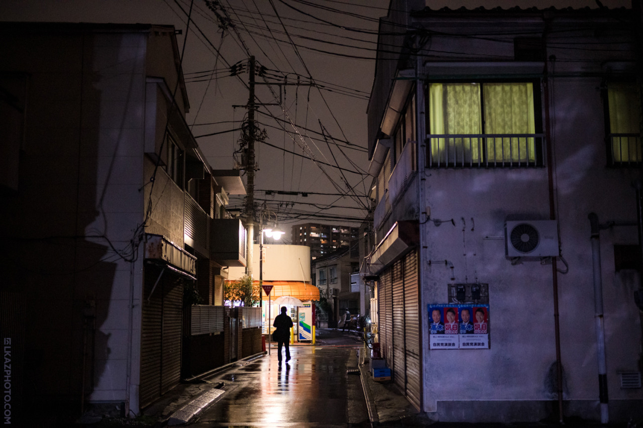 Curtain, Akabane 赤羽 #日本#東京#赤羽#japan#tokyo#akabane#street photography#street#photography#photo#city#night#life#people#rain#urban#metropolis#Nikon Z6II