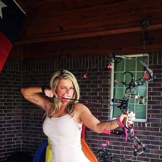 country-girl-girls:  Bow hunting beauties  