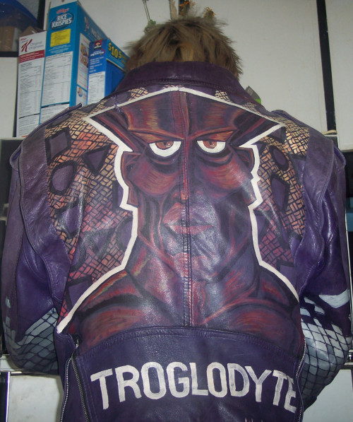 TROGLODYTE!today&rsquo;s food bank jacket score!