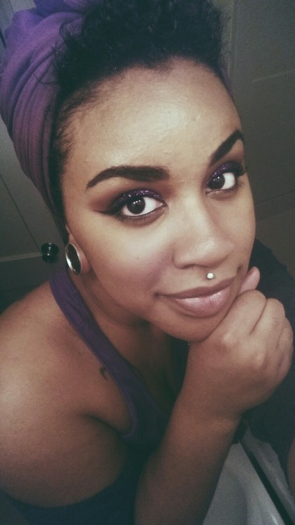 laurenlafemme:  emgeerassohl:  I think I have a new found love for glitter now 👽💜  OMG you are gorgeous
