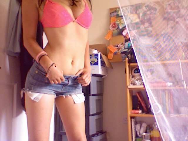 sugardoll-kitten:  sugardoll-x:  (✿◠‿◠) before my tattoos!  so old, i used