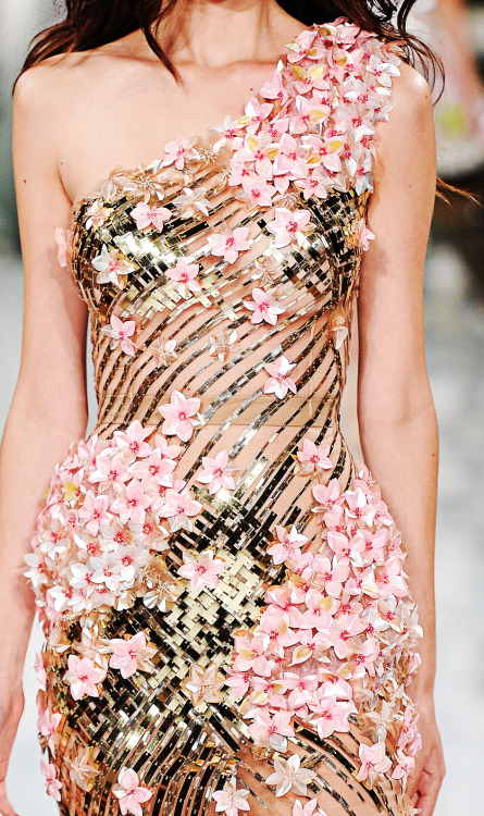 fuckyeahfashioncouture: Valentin Yudashkin Spring-Summer 2015 PFW