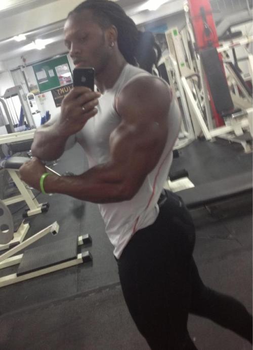 fcsdtrmntn:  Can’t get enough of looking at this dude…and his d*ck print is the truth…. 