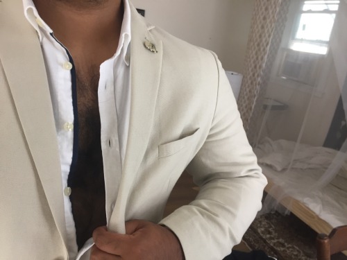 demvisualfeels:Love wearing linen suits!!!