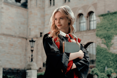 emily alyn lind as a gryffindor for anonymous * credit for cosplay photo goes to nativecosplay on de