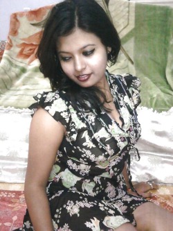 satabdi-bhabhi:  jhakasdesi:  I am in love. She is so fucking hot.  Beautiful bengali girl from kolkata