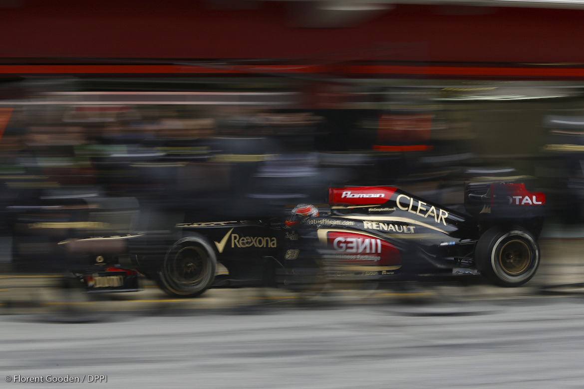 automotivated:  (via 500px / F1 Pitstop by Florent Gooden)