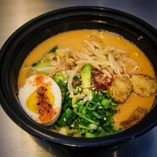 All vegan ramen counter in Downtown LA. This is the spicy ramen - sunflower seed broth, spicy paste, king oyster mushroom, bean sprout, scallions, chilli threads, nori, & vegan egg. #vegan #losangeles (at Ramen Hood)