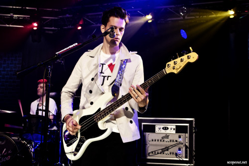 dallonsmiles:Dallon during sound check before the JBTV taping last week in Chicago. Source.