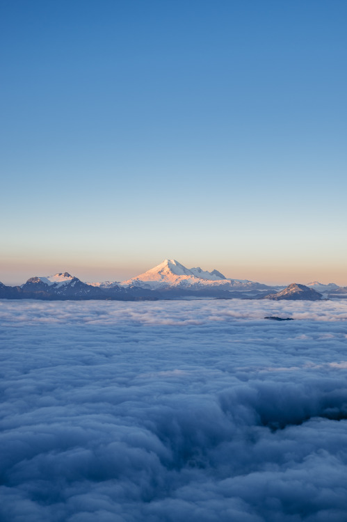 nathanielatakora: Sunrise over Mt. Baker Oh Wow.