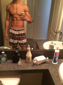 hotguyshotunderwear:  Look at this super sexy follower submission from victoriousvic2015 showing off his hot body in those boxers! Keep them cummin~ 