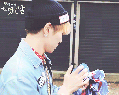 keyeomi:  How to pack and dry your umbrella like a Kibum 