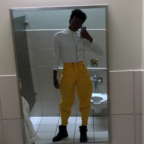jibriljoestar:boy-code:  janemba:I’m an egg today 🍳🐣  easter look tbh  my favorite