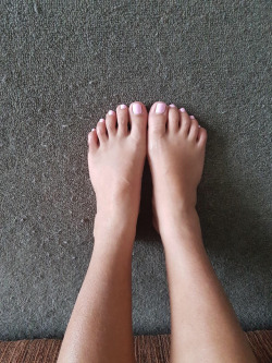 yonibonbon:  (must love feet) one of my followers