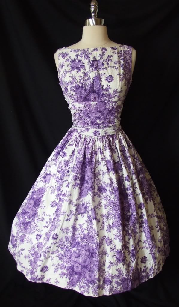 little-marilynm:  This 50s dress is effortlessly beautiful.  This light purple is