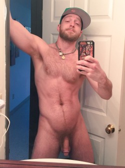 deviantotter:  Rocking my birthday suit…because
