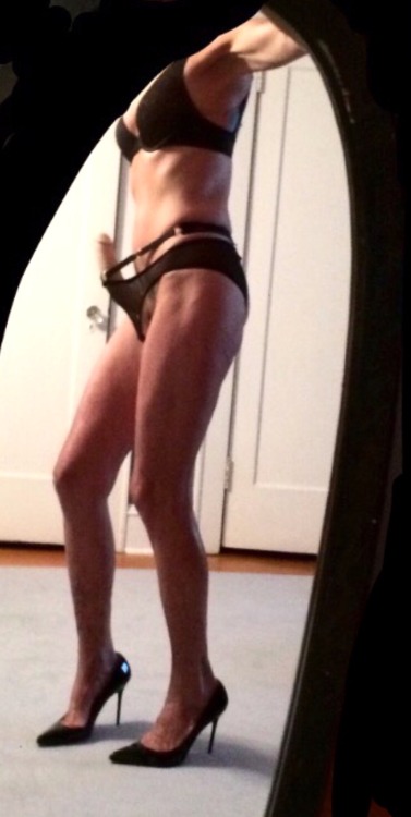fionabree:Get on your knees &amp; unleash my cock between your lips. Show your mistress how much