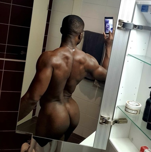 :Follow Blaqhomme LEON @chameleob_90
