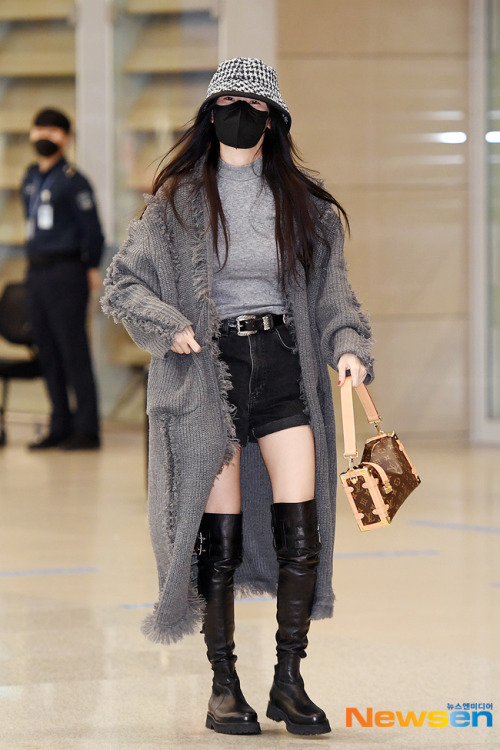 Airport Fashion — V- May 31st 2023