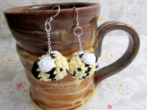 Amigurumi bee earrings and charms are now avalible in the new shop! Stop on by to Murple’s Dre