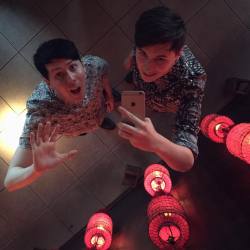 danisnotonfire:  obligatory “ooh there’s a mirror on the ceiling!” selfie